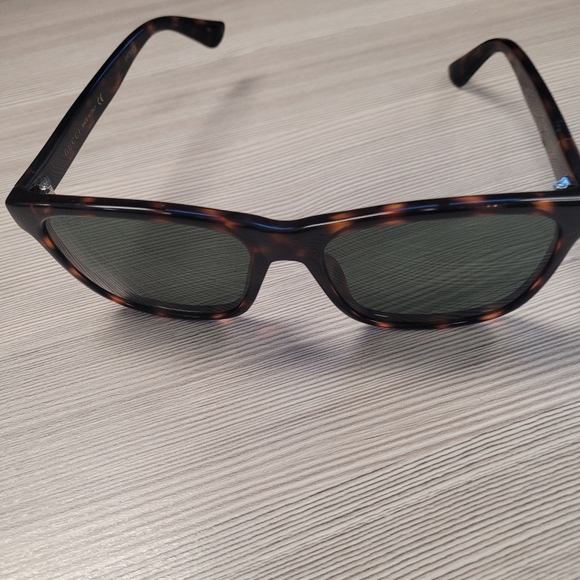 GUCCI NWOT SUNGLASSES Unisex - Picture 6 of 13